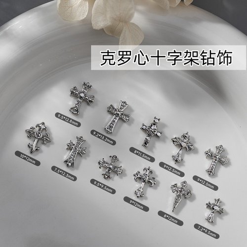 百搭镶钻暗黑风十字架饰品