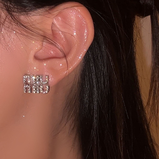 情愫DNA◆法式轻奢高级感满钻字母耳女超闪时髦耳环时尚百搭耳饰