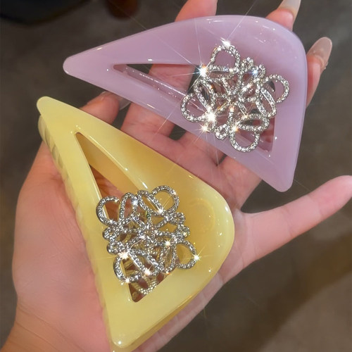 果冻感纯色简约三角后脑勺抓夹