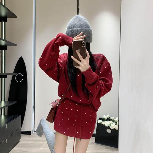 烫钻长袖卫衣显瘦半身短裙两件套