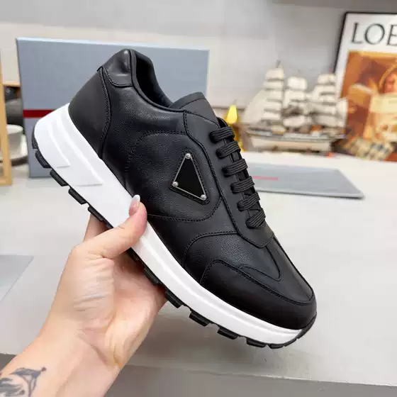 Men's Casual Leather Sneakers Fashion Breathable Comfortable British Style Triangle Logo Business Shoes 2026 Spring European Edition