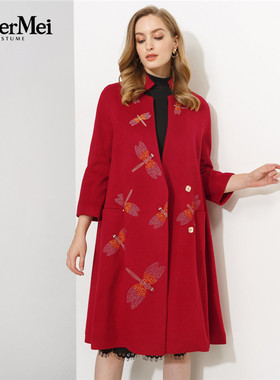 玫而美品牌专柜时尚冬装大衣女落肩大摆绣花喜庆宽松版MDDR57800