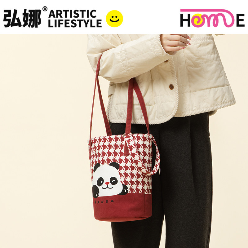 弘娜x菊花花 可爱复古撞色红白格熊猫 大容量日常细肩带水桶包 AS