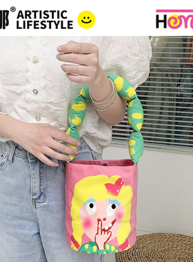 弘娜×仟精灵 插画师合作款 搞怪多巴胺充棉肩带单肩水桶包手提包