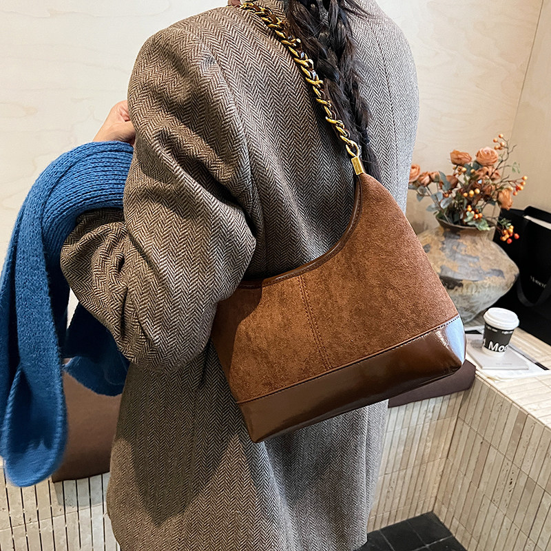 高级感复古单肩包2025新款秋冬时尚链条腋下包百搭斜挎包小众设计