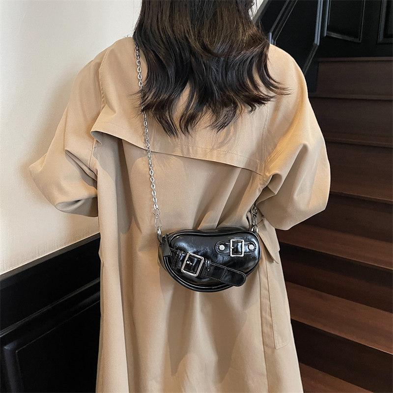 高级感迷你2025超火精致小包包时尚链条单肩包小众设计心形斜挎包