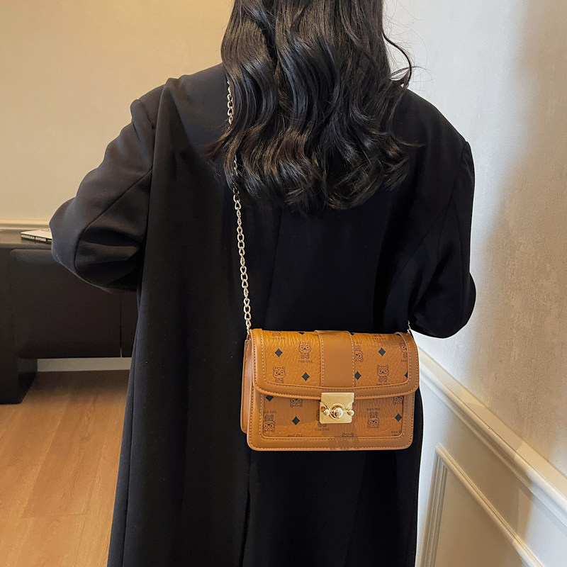 高级感轻奢小众时尚链条小方包2026新款春夏百搭超火单肩包斜挎包