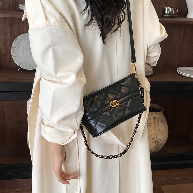 高级感菱格斜挎包女小香风单肩包