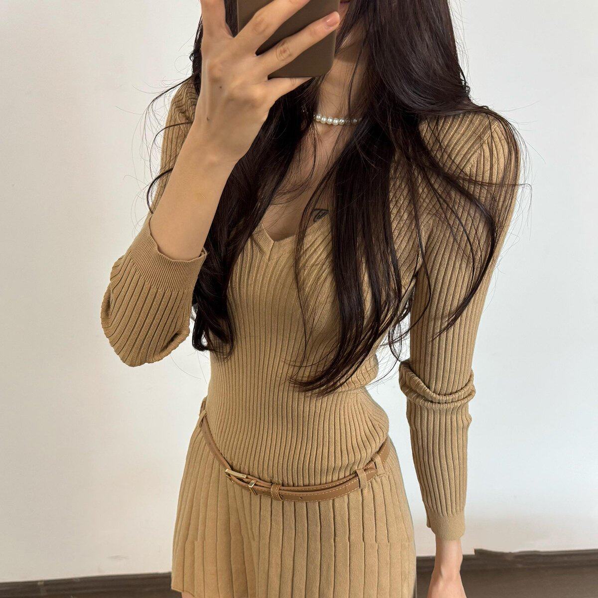 已到货 V领长袖腰带针织裙女秋季辣妹复古修身显瘦百褶针织短女