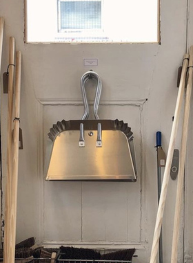 玄关处的山系气氛 hworkshop德国工业风簸箕道具可配榉木柄浮尘刷