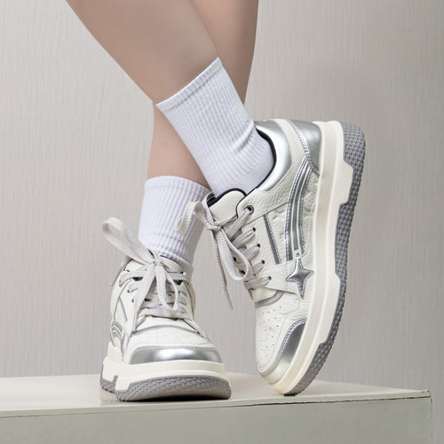 TBOF【星芒板鞋】厚底小白鞋女