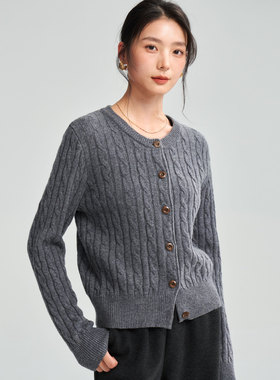 25春新款针织粗棒针宽松时尚毛衣风绞花圣诞红开衫上衣22162