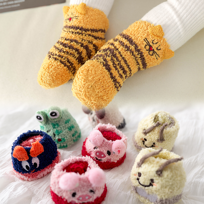 婴儿袜子秋冬中筒珊瑚绒宝宝保暖加绒加厚卡通地板袜短筒防滑0-1