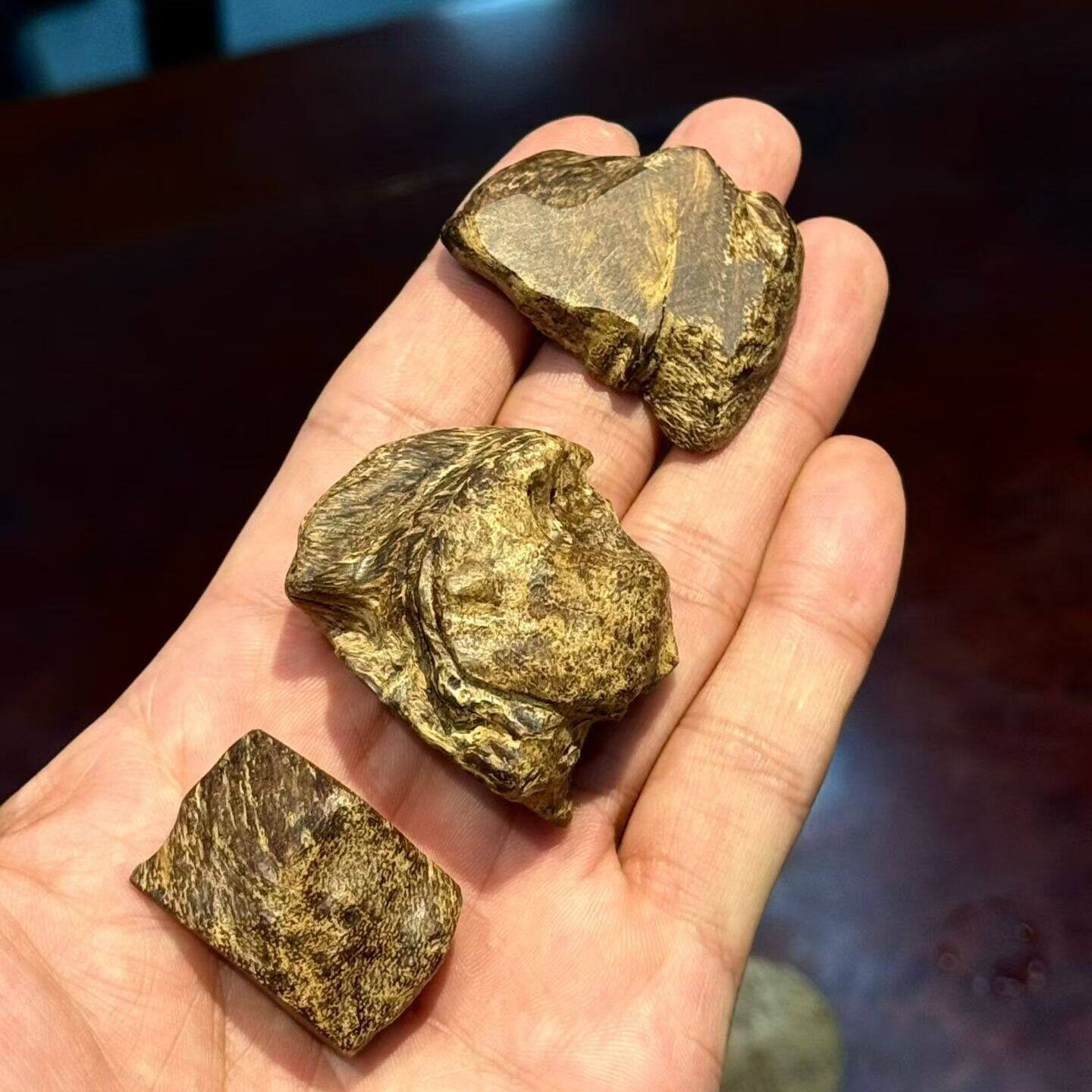 天然惠安沉香瘤疤手把件随形瘤疤