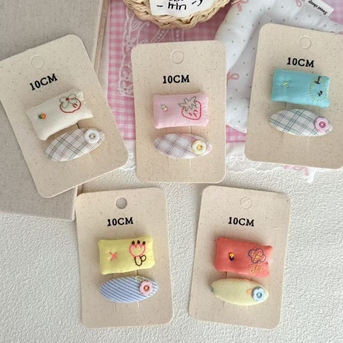 新款韩版甜美抱枕发夹少女纽扣珠珠掰掰夹布艺儿童碎发刘海夹 - 封面