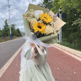 七夕节礼物满天星花束干花香皂花玫瑰送女友毕业地摊情人节花