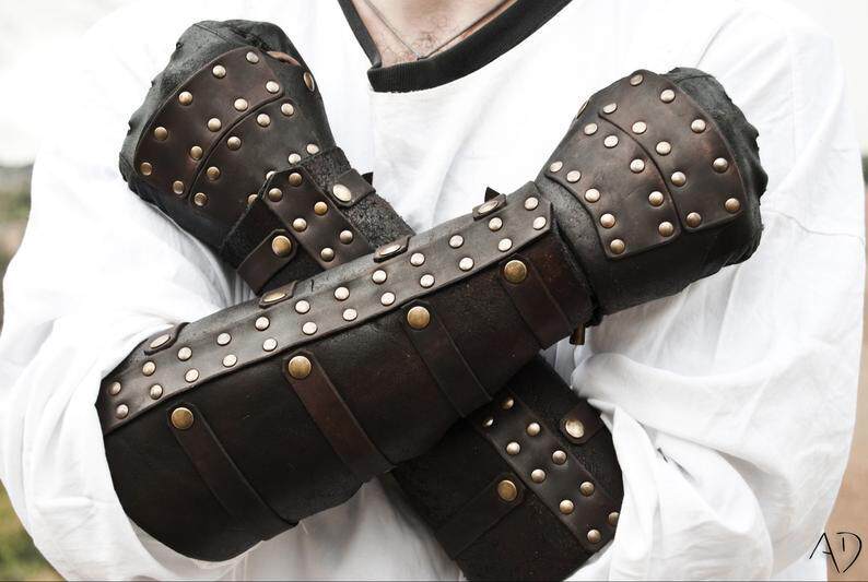 欧美中世纪蒸汽皮革盔甲战甲铆钉哥特式手臂盔甲护手套arm sleeve