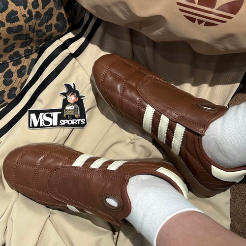 Adidas巧克力棕女子低帮跆拳道鞋