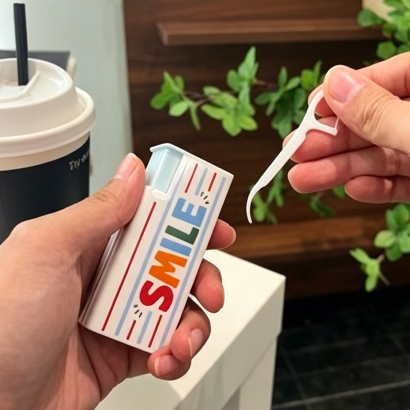 多巴胺撞色牙线盒按压自动弹出家用旅行便携式随身迷你牙签收纳盒