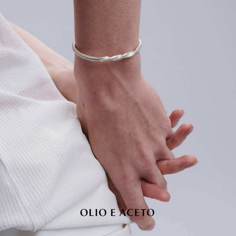 新olio e aceto 纯银螺纹手镯 925银中性风格手工质感腕饰 21ss