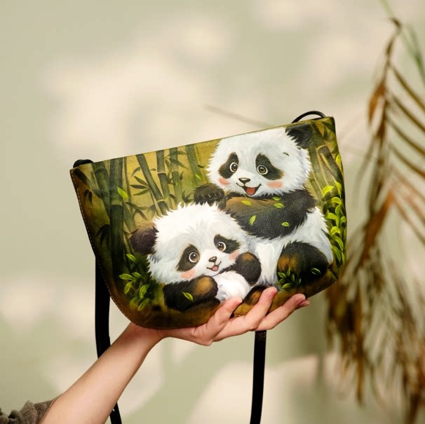 国潮手绘半圆形真皮女包小众斜挎包包时尚休闲新款通勤包轻便小包
