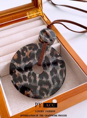 新中式亚克力皮绳圆形吊坠项链简约设计感小众毛衣链时尚百搭项饰