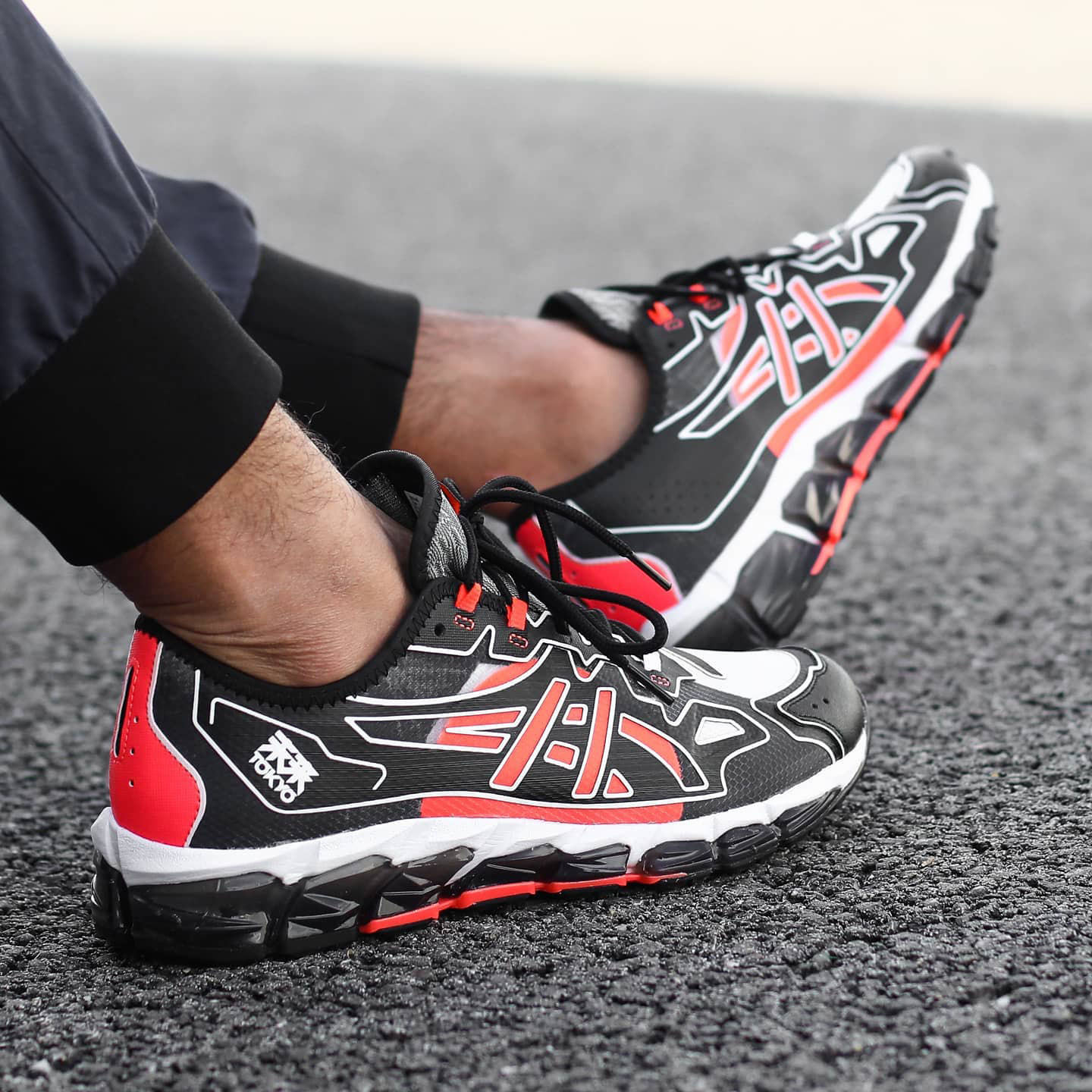 亚瑟士男子缓震运动跑步鞋