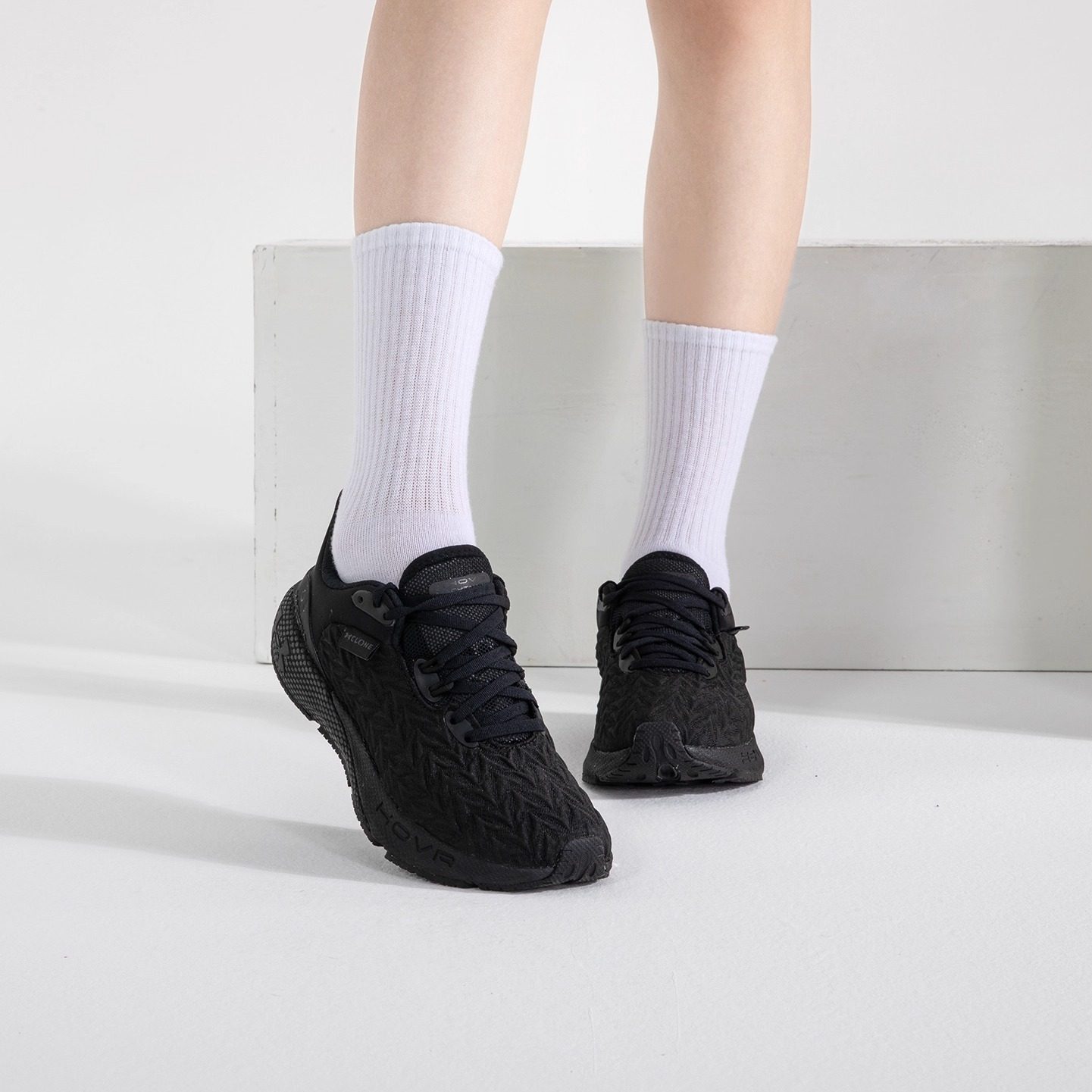 安德玛/UA HOVR Machina 3 女子缓震运动休闲跑步鞋 3026732-001