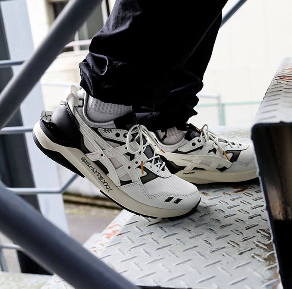 跑步鞋缓震跑步鞋亚瑟士联名款