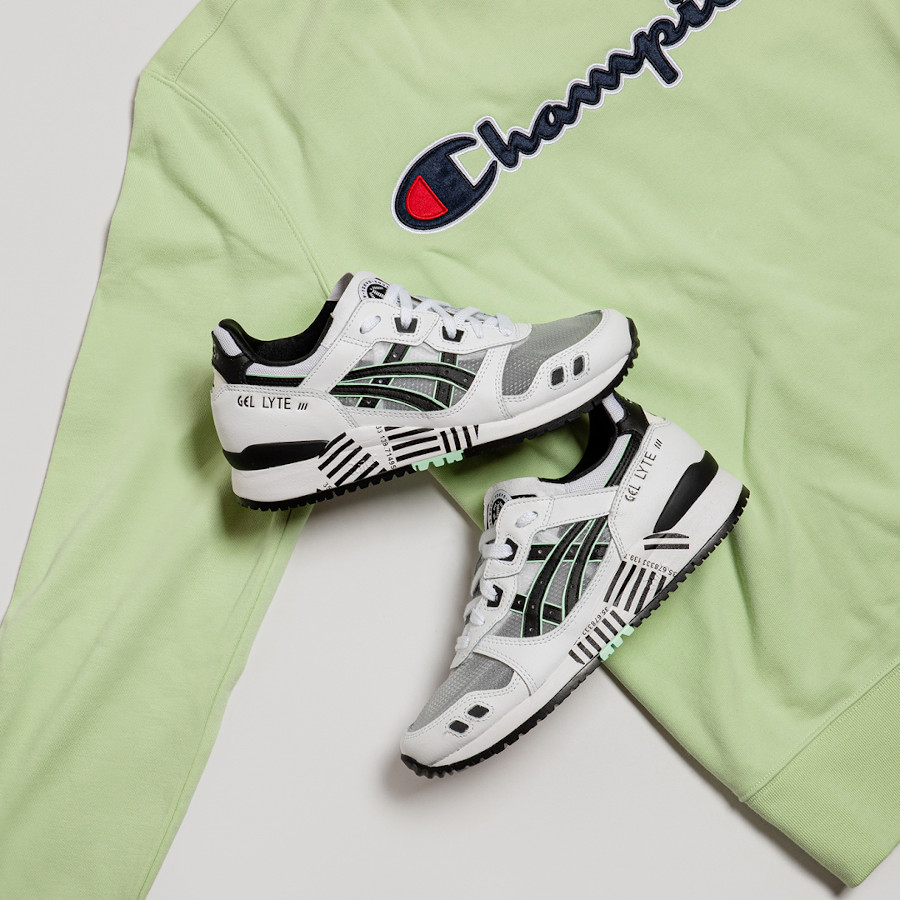 亚瑟士女子复古休闲跑鞋