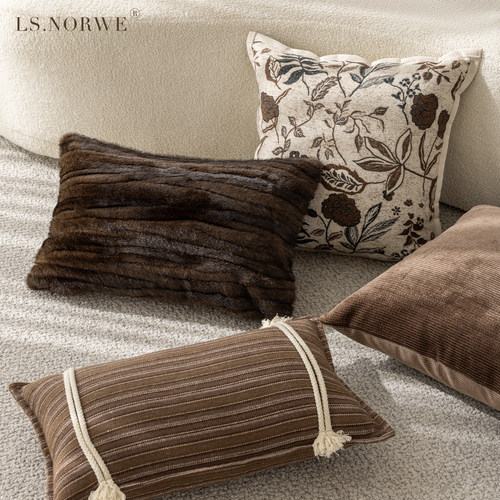 中古风皮草感抱枕棕色靠枕美拉德