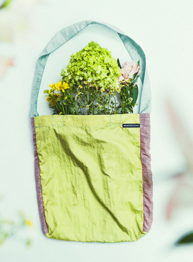 MOUNTAINFEVER x Ticket To The Moon联名 可收纳撞色轻量斜挎包