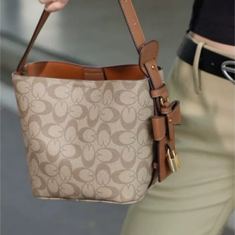 【正品】Coor Koor秋新款高级感水桶包休闲百搭单肩斜挎包复古时,箱包皮具/热销女包/男包,水桶包,淘宝优惠券,粉丝福利购,淘宝优惠卷