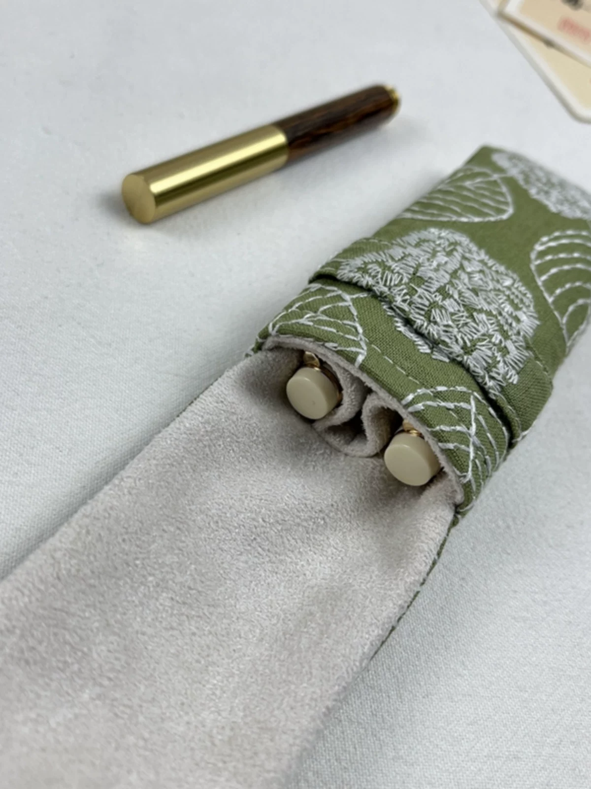 Pen writing, handheld protective pencil case, fresh storage system