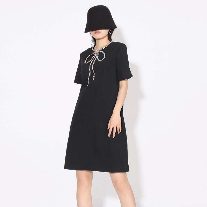 气质优雅风短裙 2024春季圆领钉钻蝴蝶结短袖修身a字连衣裙女高腰