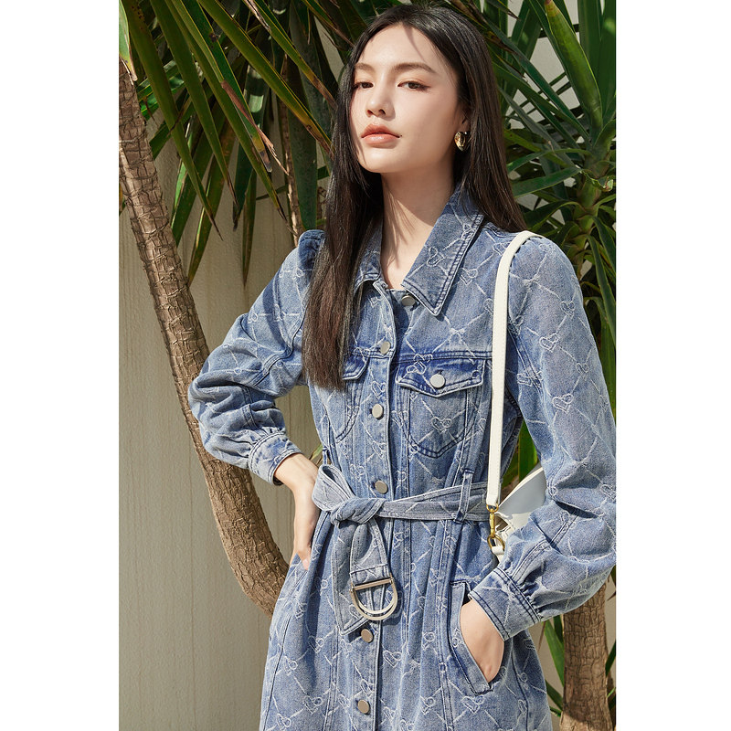 蓝色倾情 春秋新款女装 蓝色菱形格纹揿扣系带水洗牛仔连衣裙