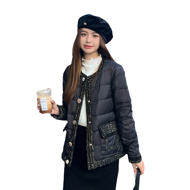 小香风短款轻薄羽绒服女2025年新款小个子韩版网红白鸭绒时尚外套