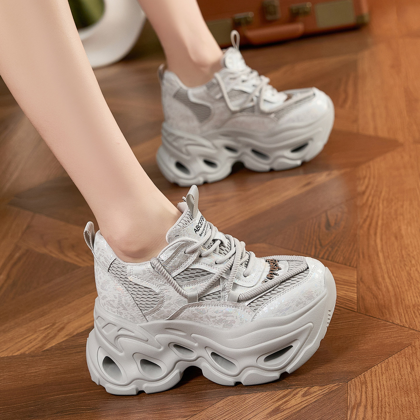 香港潮牌厚底新款内增高老爹鞋女款小个子2026春季女式休闲松糕鞋,女鞋,老爹鞋,淘宝优惠券,粉丝福利购,淘宝优惠卷