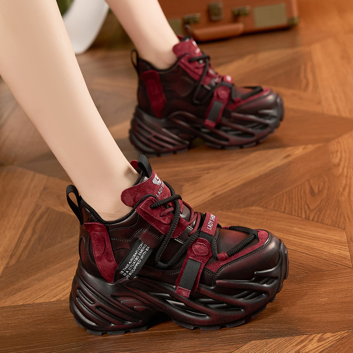 香港时尚新款厚底高帮老爹鞋女款内增高擦色2025冬季女式休闲棉鞋,女鞋,老爹鞋,淘宝优惠券,粉丝福利购,淘宝优惠卷