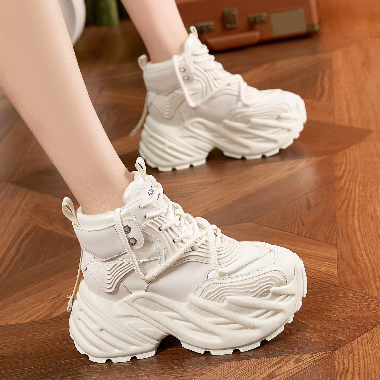 香港超火新款炸街厚底内增高老爹鞋女款加绒2025冬女士高帮休闲鞋,女鞋,老爹鞋,淘宝优惠券,粉丝福利购,淘宝优惠卷