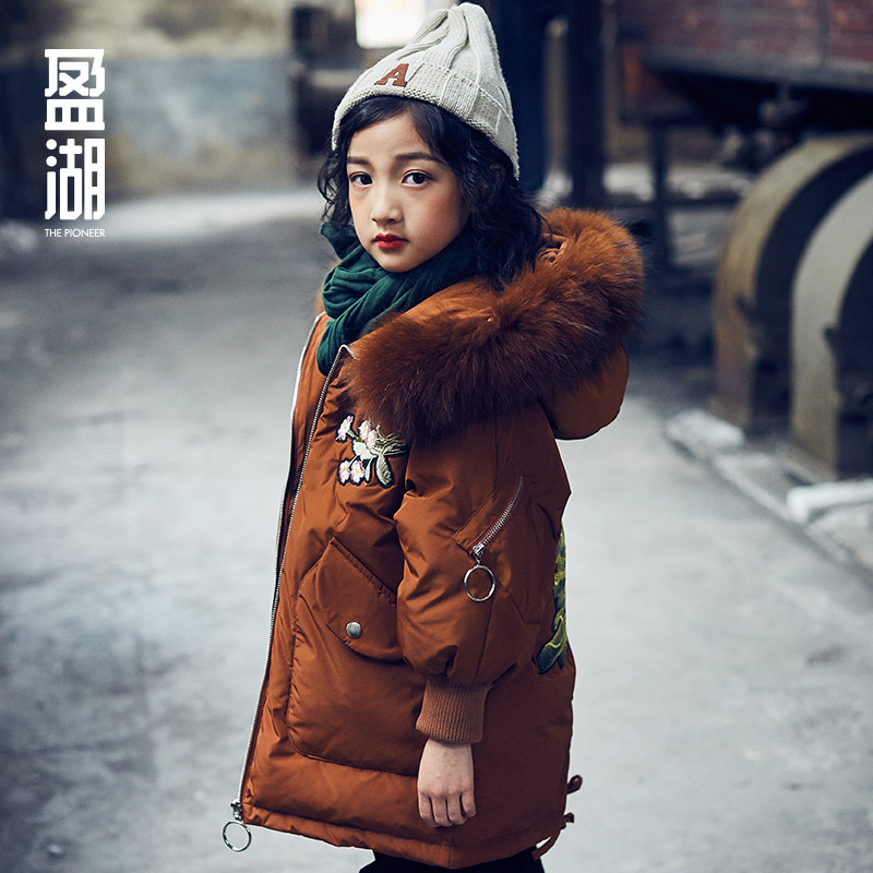 盈湖女童中大童休闲反季大毛领羽绒袄女孩冬加厚刺绣连帽羽绒外套