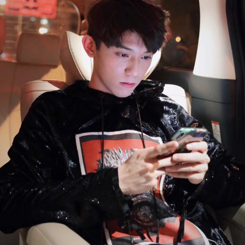 黑色丝绒面具连帽卫衣宗赢同款