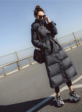 中长款收腰羽绒服女2025款连帽修身显瘦过膝纯色90羽绒外套冬拉链