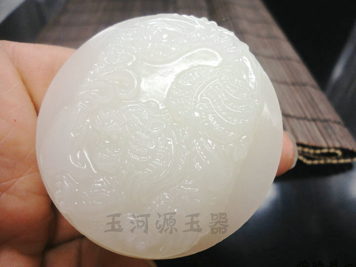 天然玉石皮带扣新疆白玉虎牌