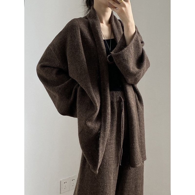 言双慵懒风系带针织开衫女两件套