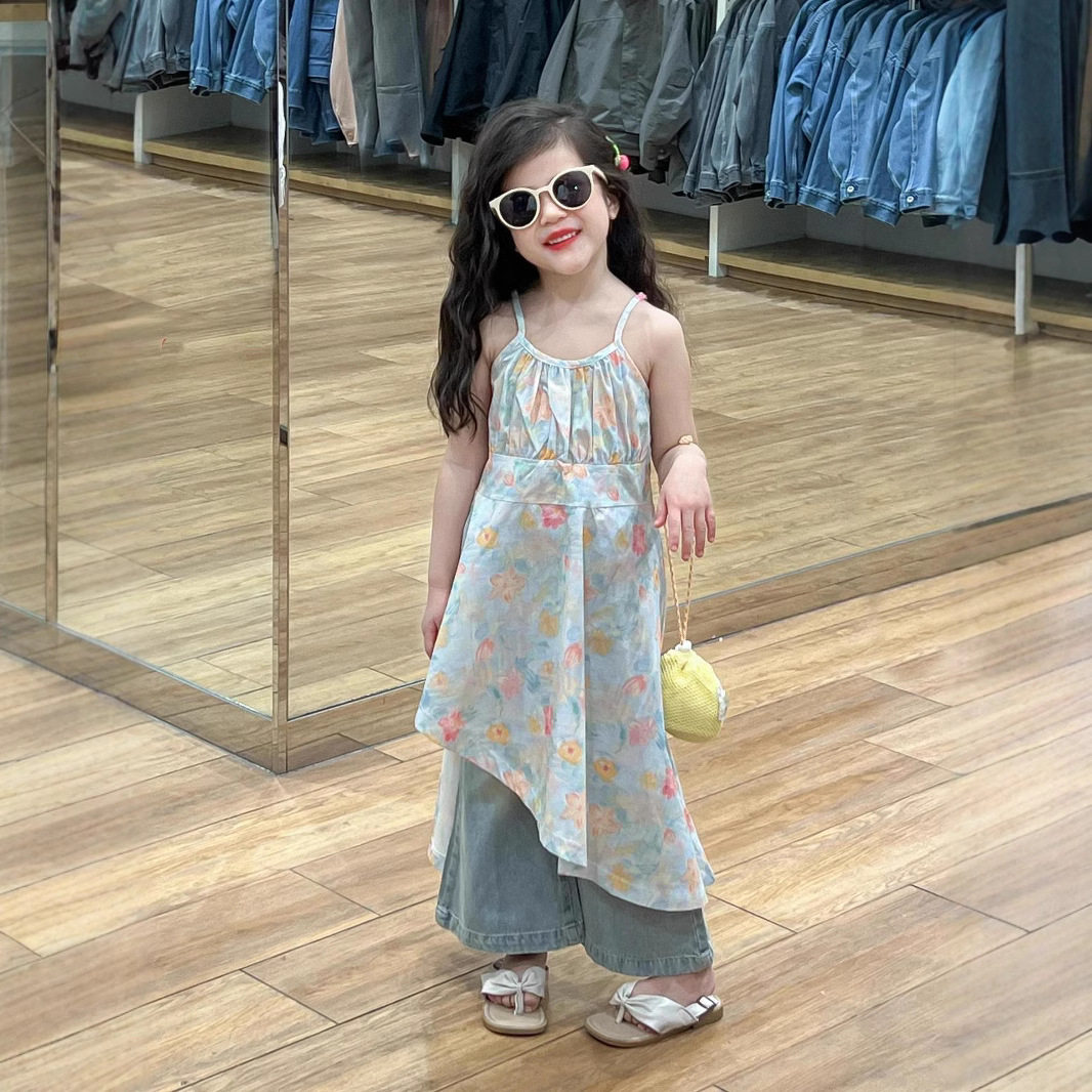 女童春夏款气质海边度假风不规则碎花吊带连衣裙+弹力牛仔喇叭裤