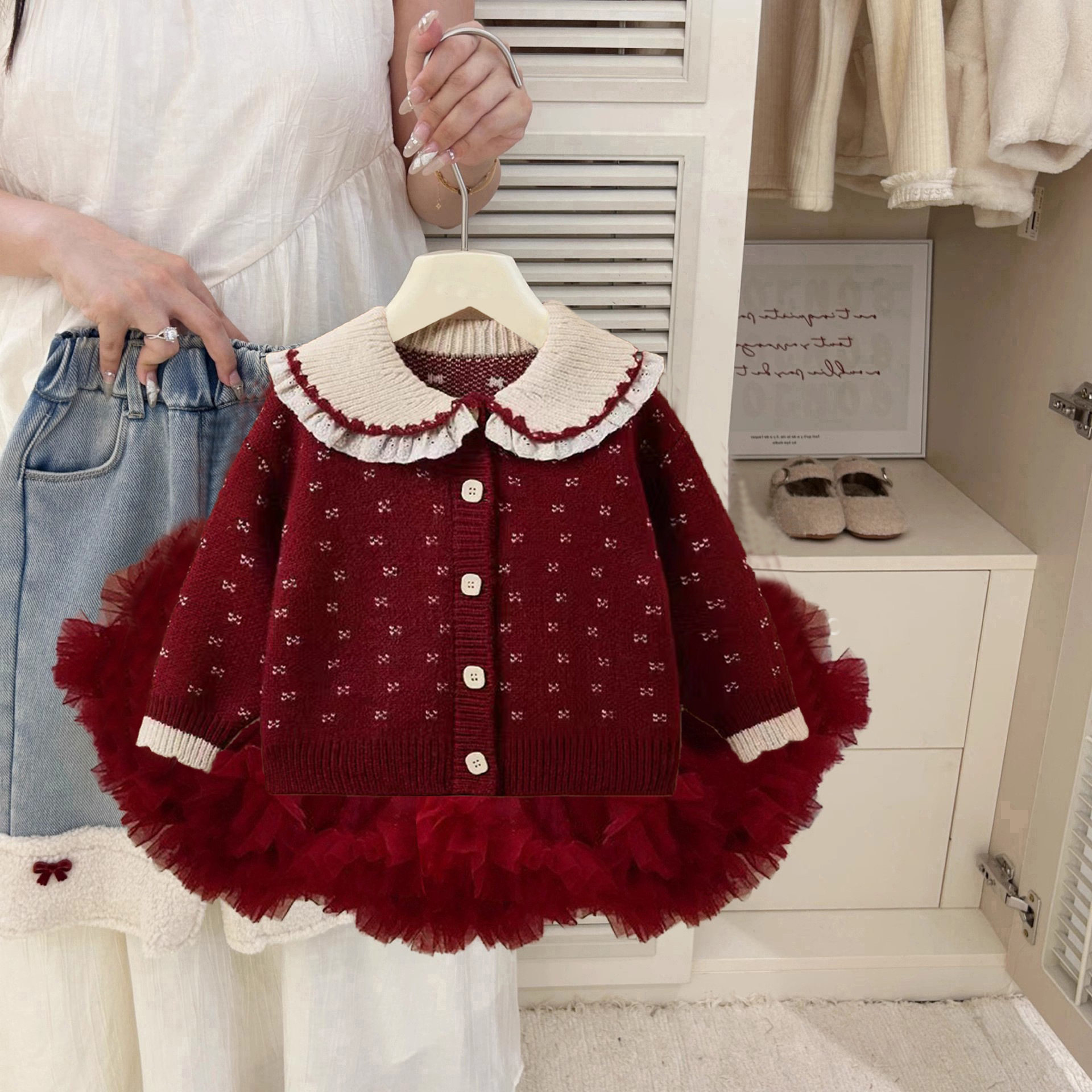 女童韩版2025秋冬蕾丝领毛衣女小童秋冬装红色娃娃领毛衣开衫