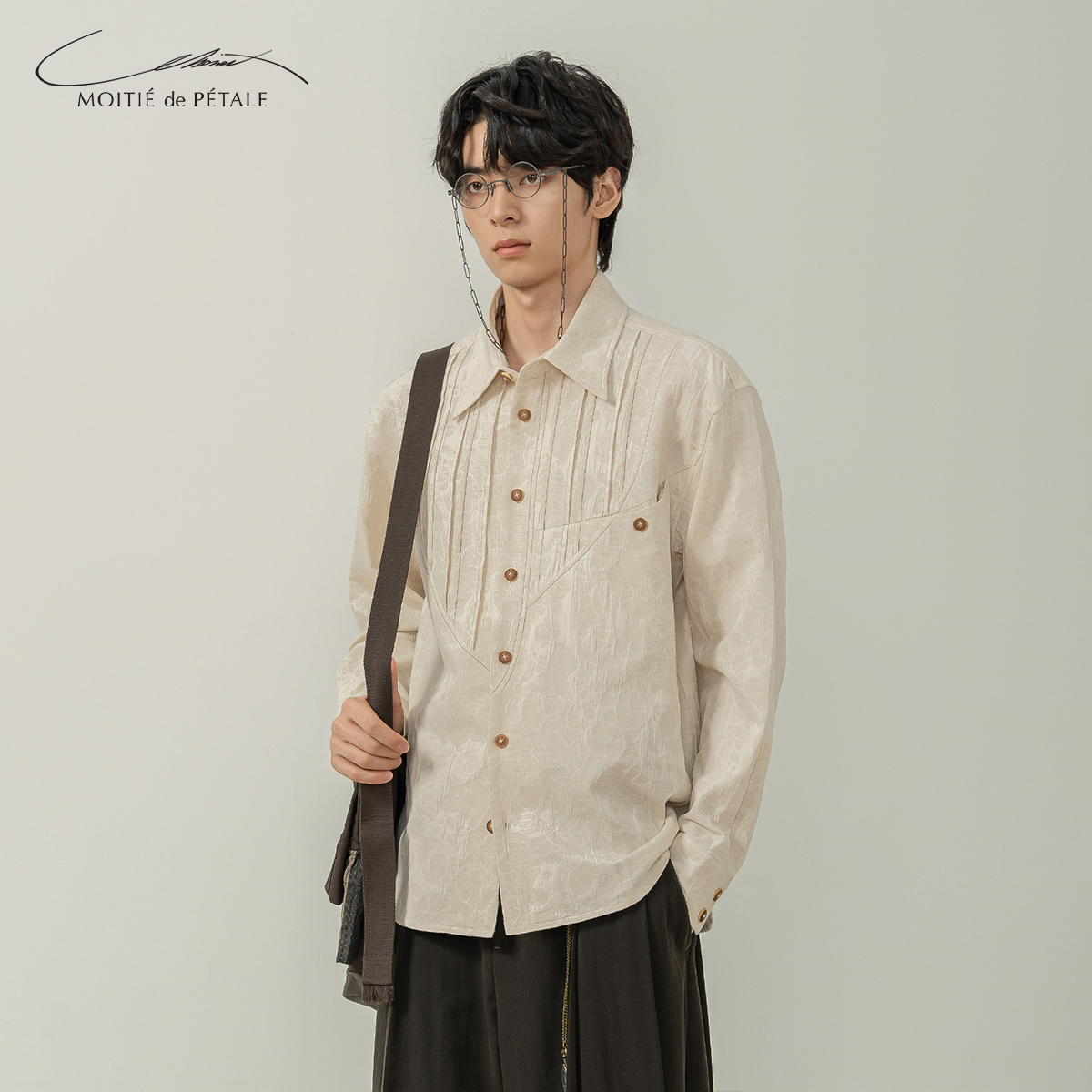 半片花瓣定织提花打褶棉麻衬衫