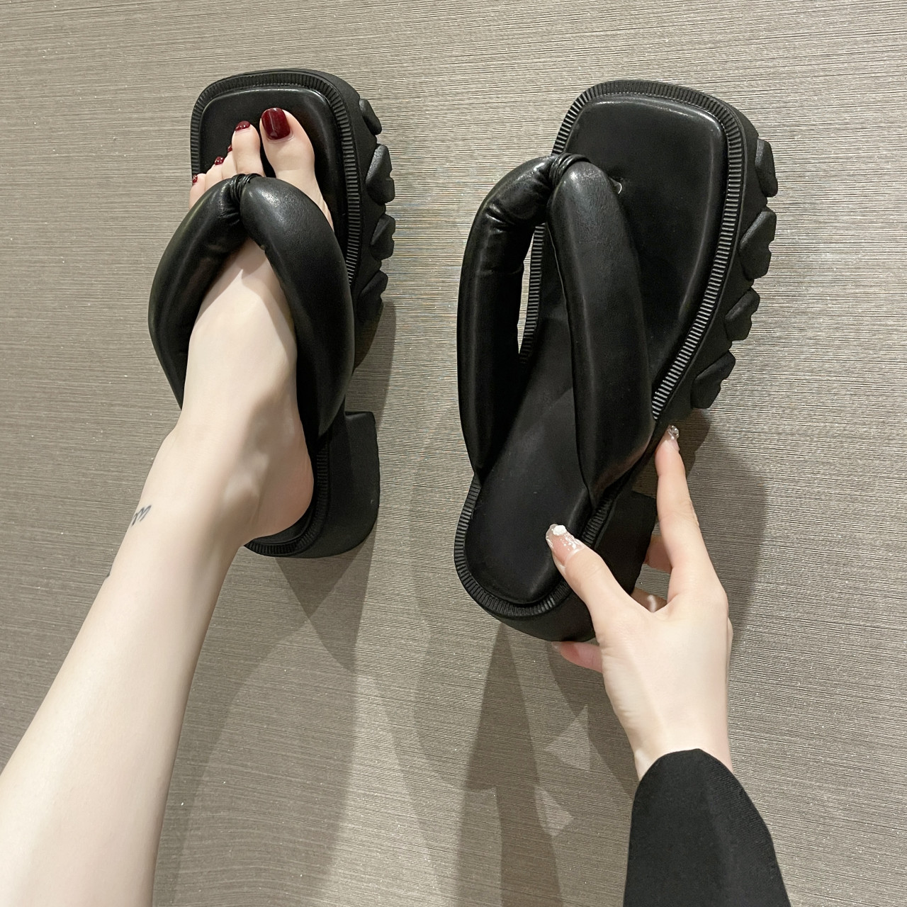 方头厚底拖鞋女夏季外穿时尚夹脚拖鞋高级感人字拖黑色增高跟凉拖