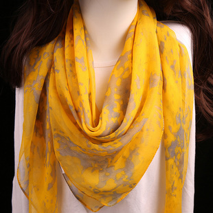 真丝丝巾女春秋娇黄色明快娇美韩版波点薄保暖秋冬桑蚕丝围巾披肩